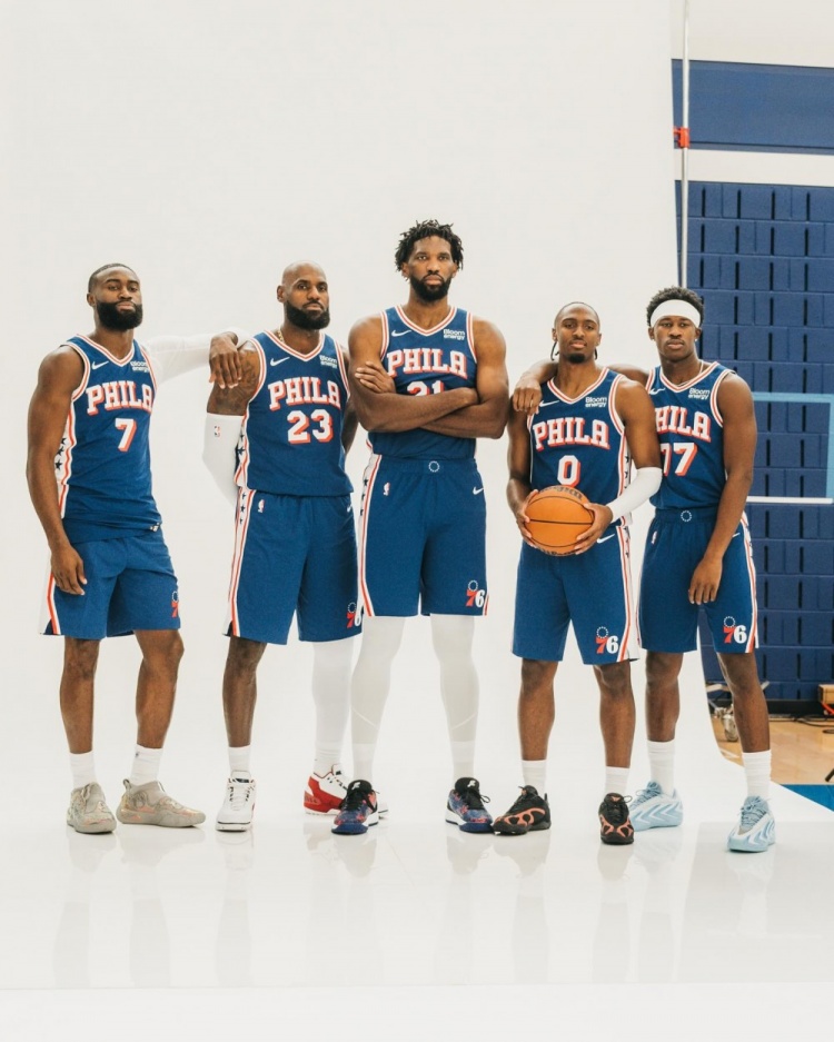 名记:76人训练营明日才开始 但今天媒体日四大球星已经开始合练 名记:76人训练营明日才开始 但今天媒体日四大球星已经开始合练